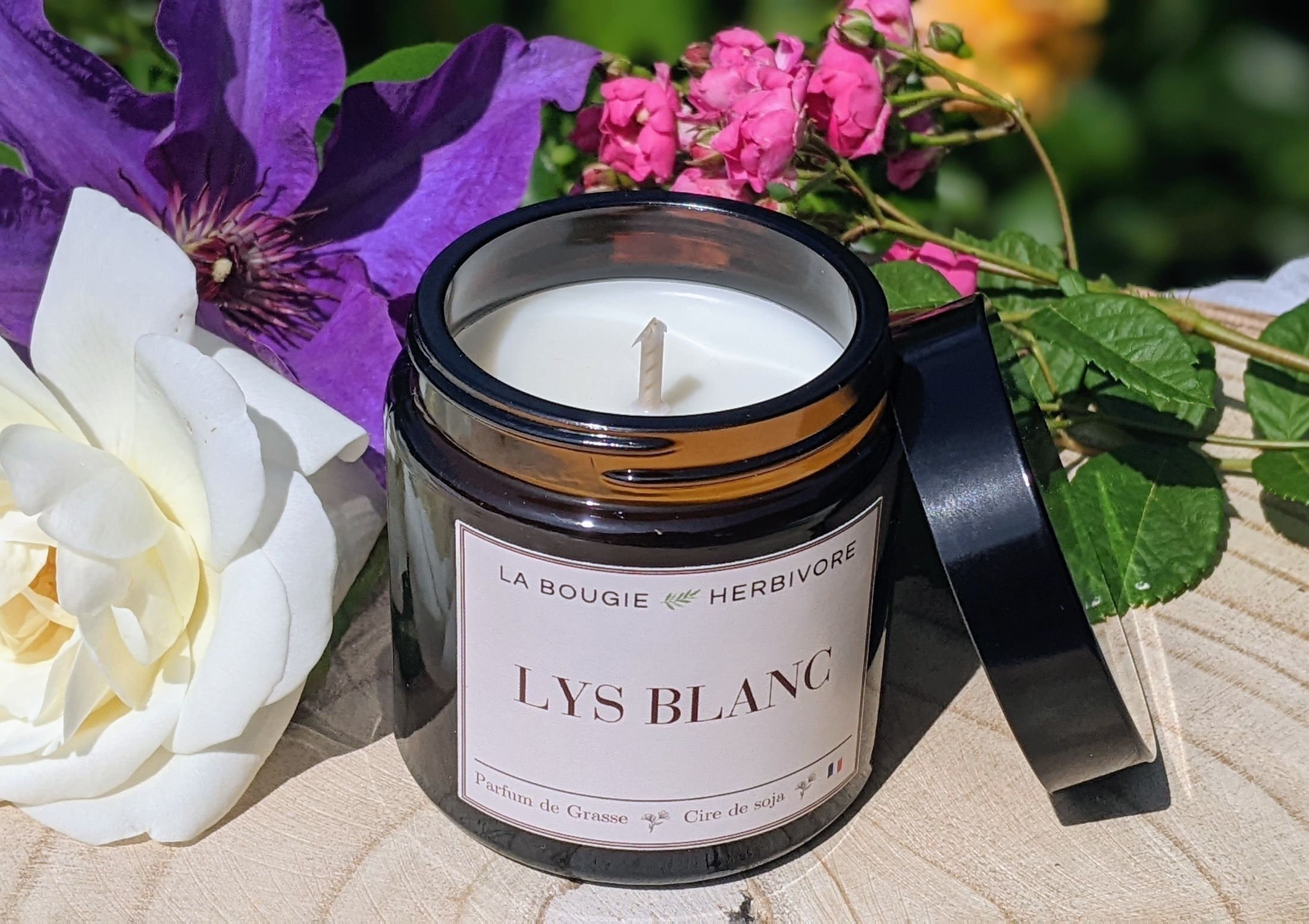 White Lily scented candle made from vegetable soy wax 90g | THE HERBIVORE CANDLE