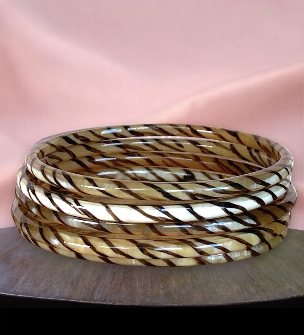 Horn bracelet 4mm black zebra 04