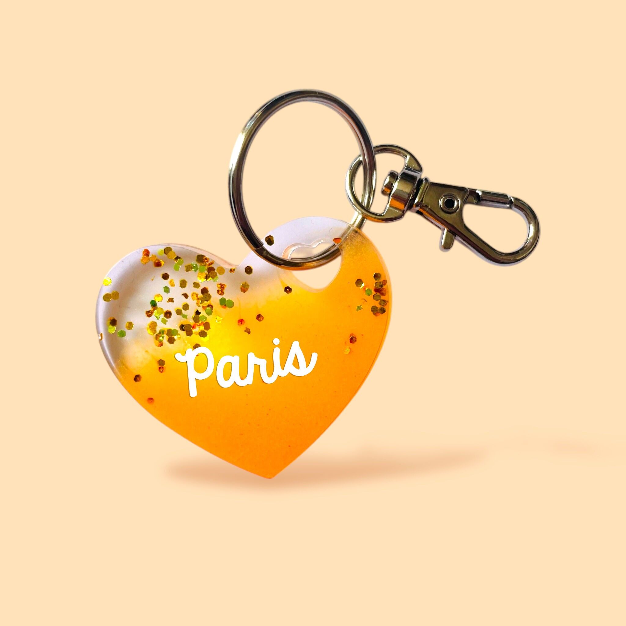 Schlüsselanhänger mit Stadtmotiv, personalisiert in Herzform aus Harz, Made in France