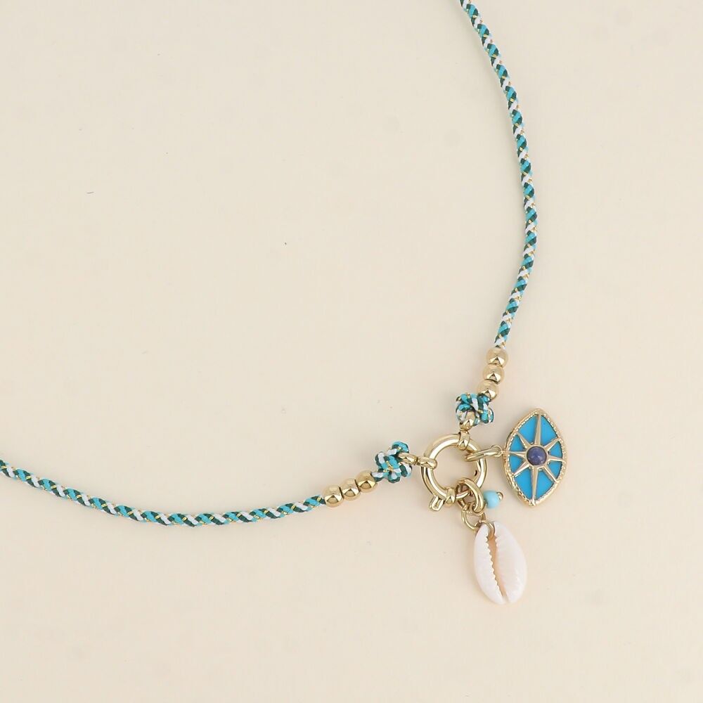 Halskette an Kordel – Bojenverschluss und Anhänger (Auge und natürliche Kauri)