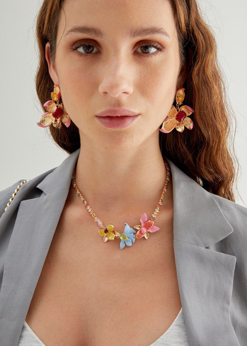 NECKLACE WITH ENAMEL FLOWERS AND STONES