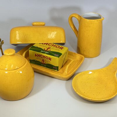 Butterdose, Zuckerdose, Löffelablage und Milchkännchen-Set - Gelb gesprenkelt