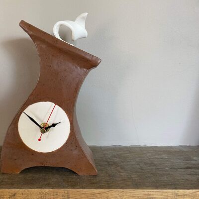 Reloj de cerámica para estante, repisa, mesa o escritorio.