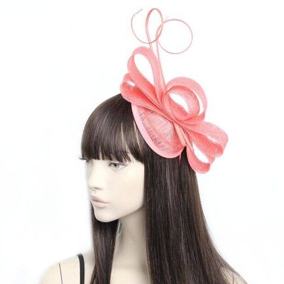 Stile Zara.Fascinator in sinamay con piume di struzzo - colore corallo