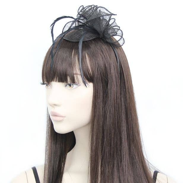 Stile Marie, fascinator in sinamay con passante su cerchietto