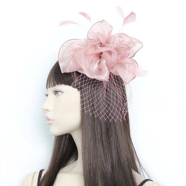 Stile Fleur.Fascinator in chiffon rosa con cerchietto