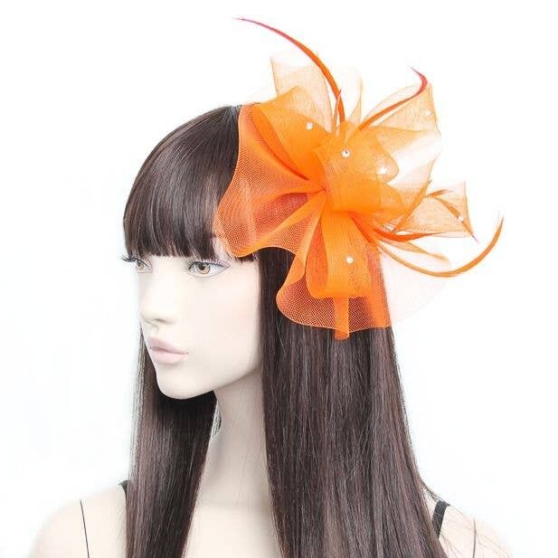 Stile Luna.Fascinator arancione a rete con clip