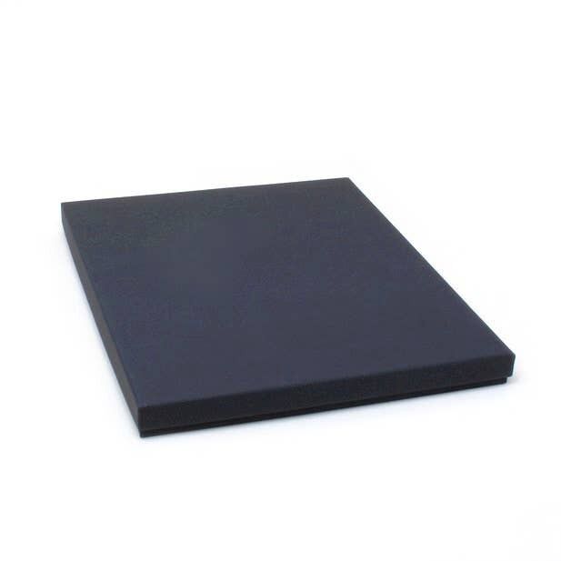 24 x 20 x 2 cm.Schwarze Geschenkbox