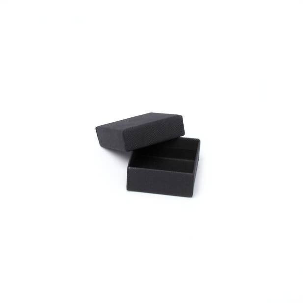 5x5x2.2cm hat. Kein Einsatz.Schwarze Geschenkbox