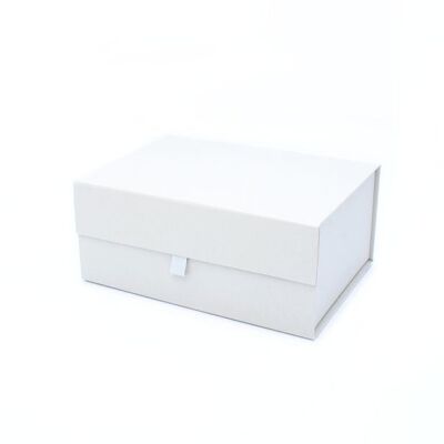 22x16x9.5cm. Scatola regalo pieghevole color grigio colomba.Chiusura magnetica