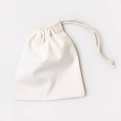 Tamaño: Bolsa con cordón de lona 100 % algodón color marfil de 16 x 14 cm