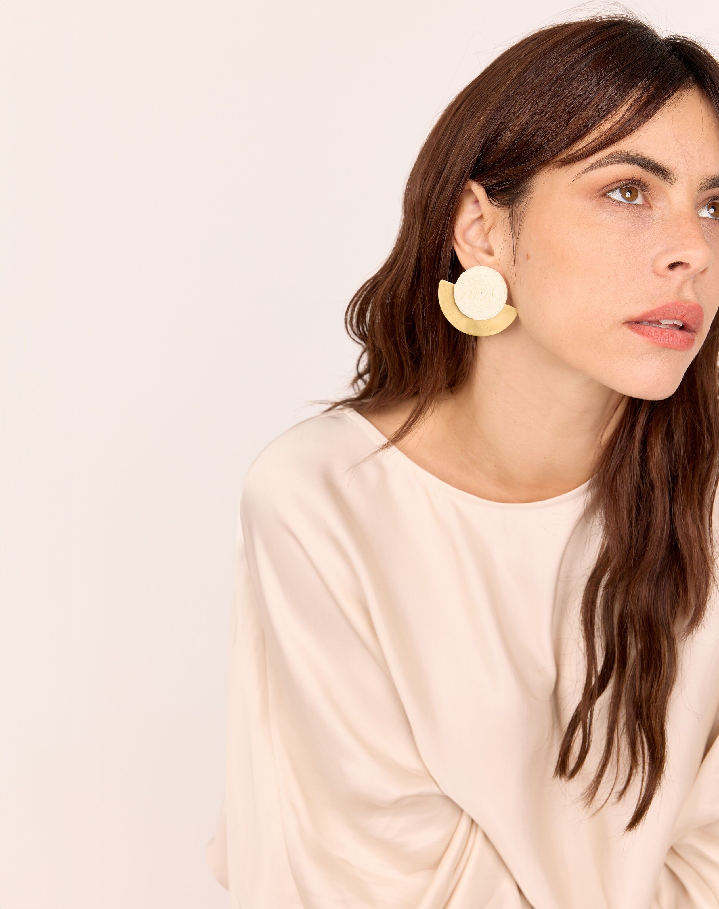 PENDIENTE DE RAFIA Y ACERO FARAH