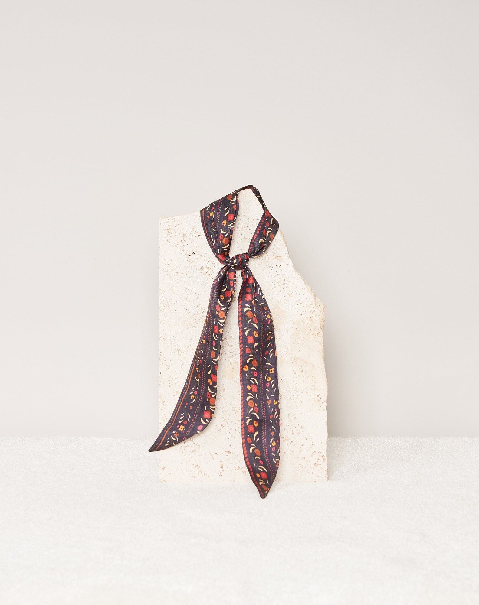 PAÑUELO DE SEDA DE LOS BALCANES TWILLY AZUL MARINO