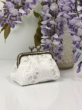 Small ROSA WHITE retro style coin purse in embroidered and openwork cotton