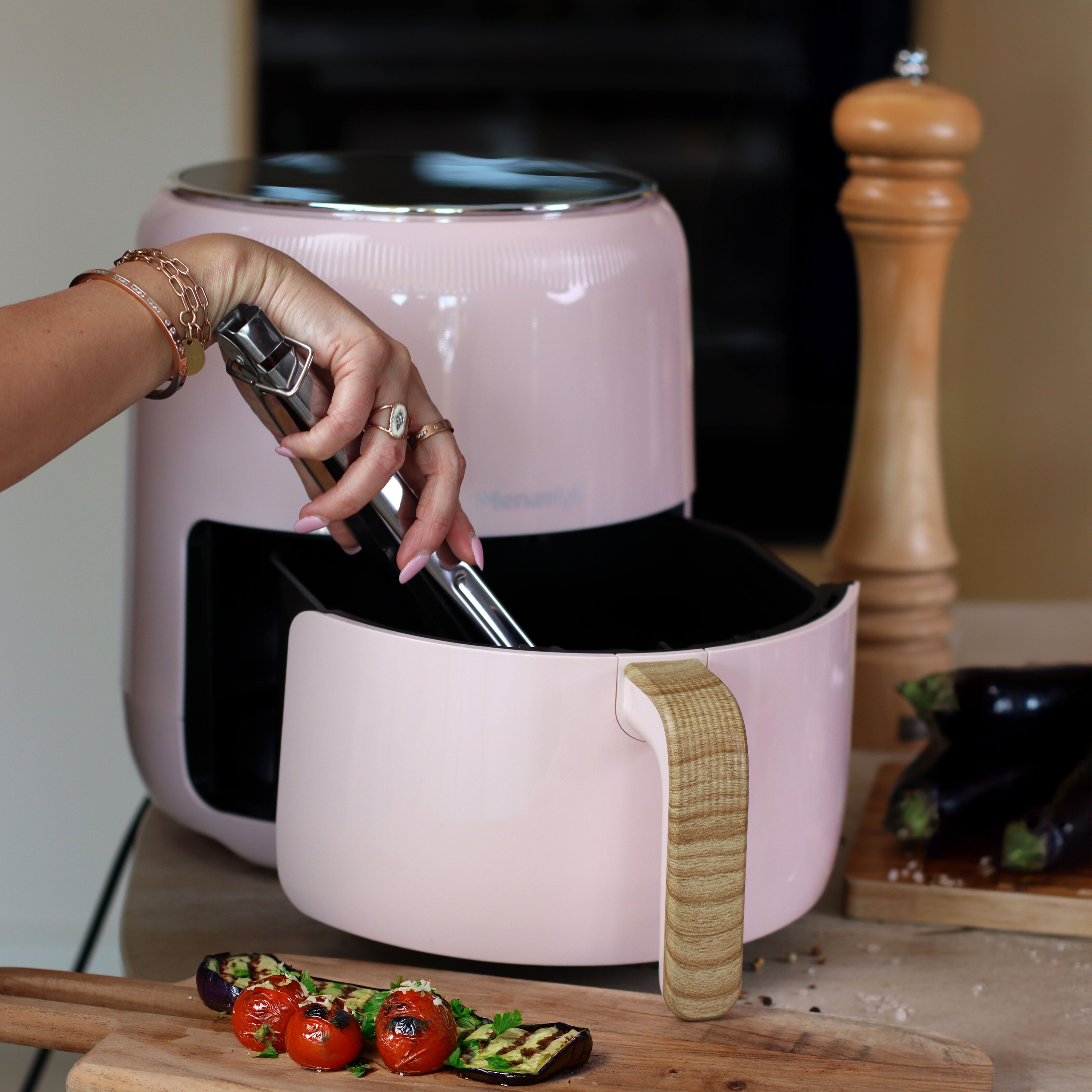 4. Air fryer.5l pink colorama with wood finish handle