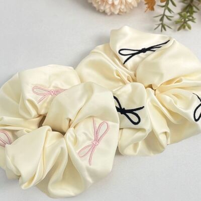 Scrunchie in raso con fiocco ricamato 15 cm FQ61