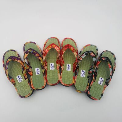 Sandalias tradicionales japonesas Zori con diseño floral, hechas en Japón