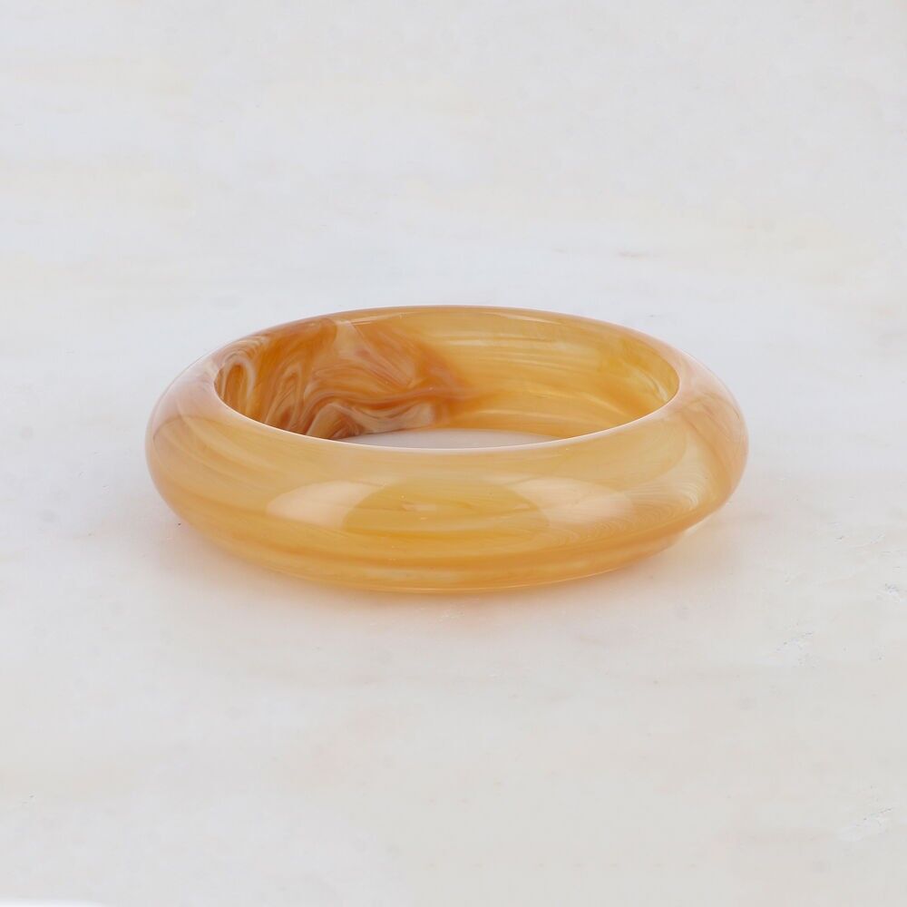 Closed round bangle in colored resin