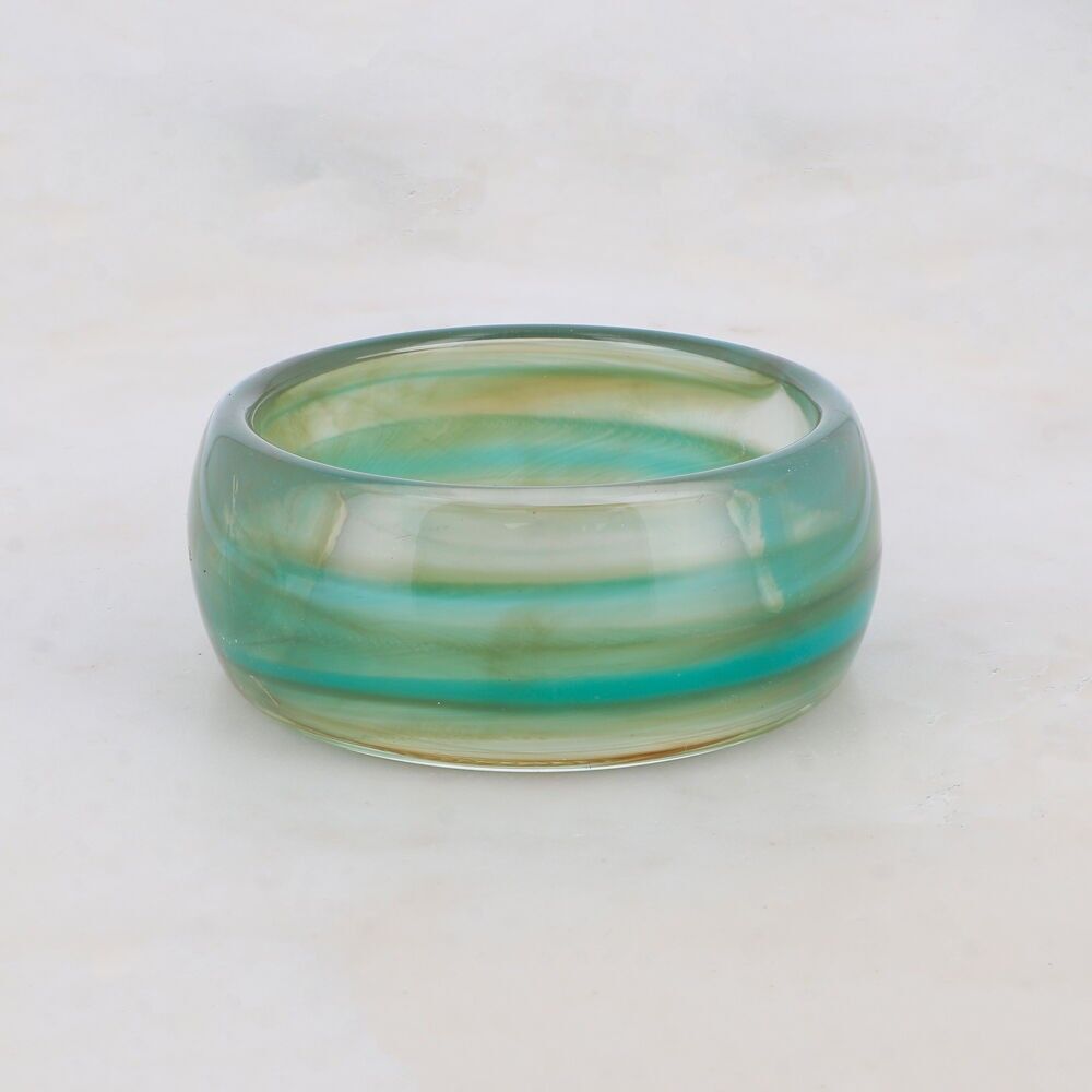 Geschlossene Manschette aus farbigem Harz