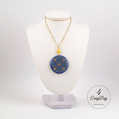 Medaglione artigianale in legno e resina - Maiolica blu e perle e gocce gialle