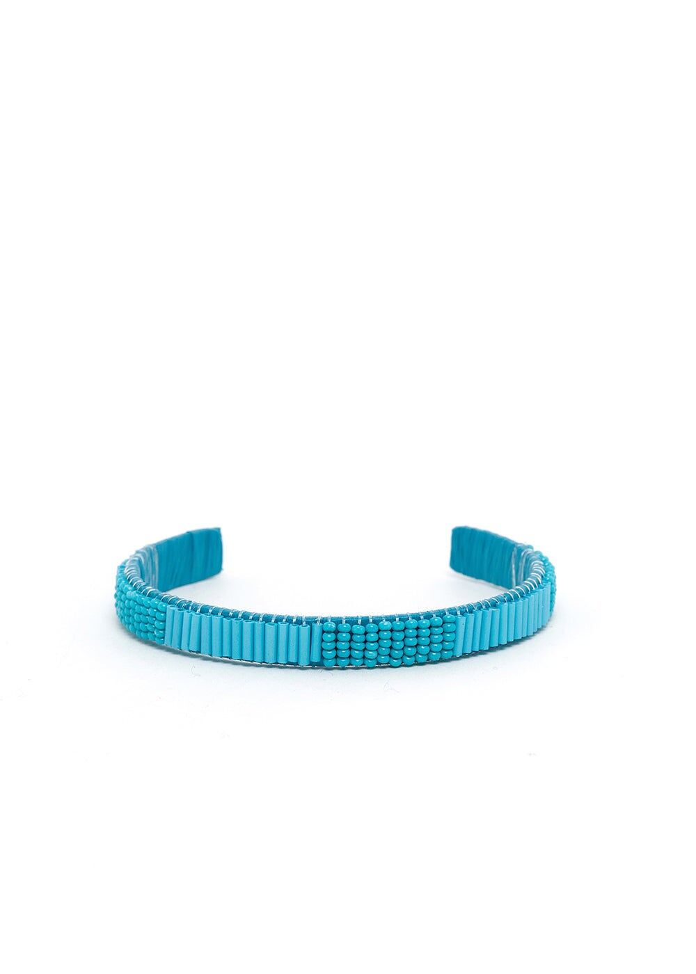 MANSCHETTE ARMBAND MIT HELLBLAUEN PERLEN