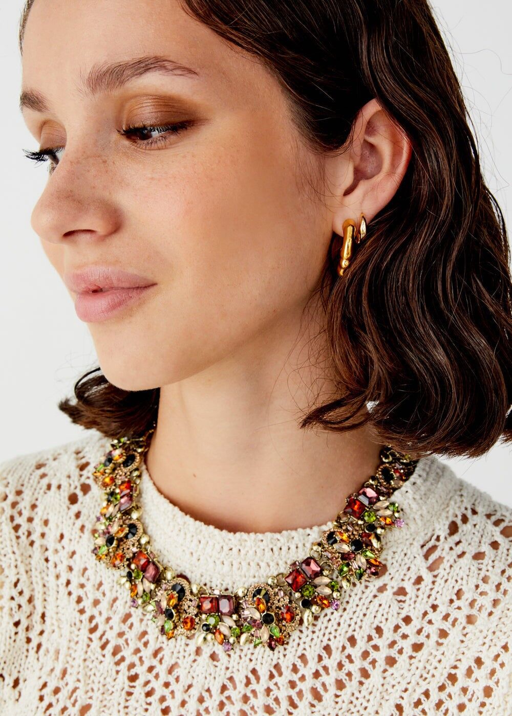 COLLIER EN OR ÉPAIS AVEC CRISTAUX COLORÉS