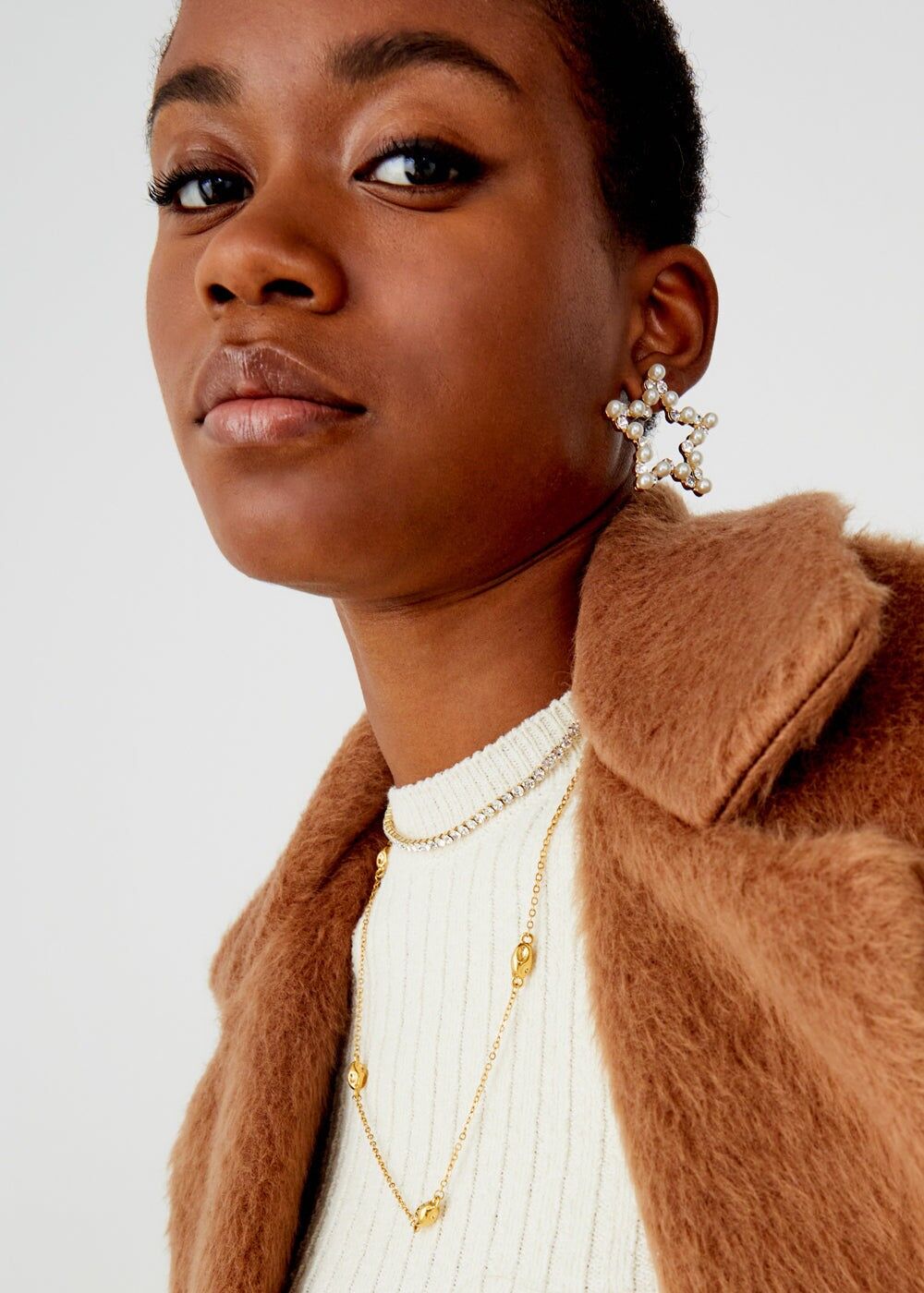 GOLDENE MOND- UND STERNOHRRINGE MIT PERLEN UND KRISTALLEN