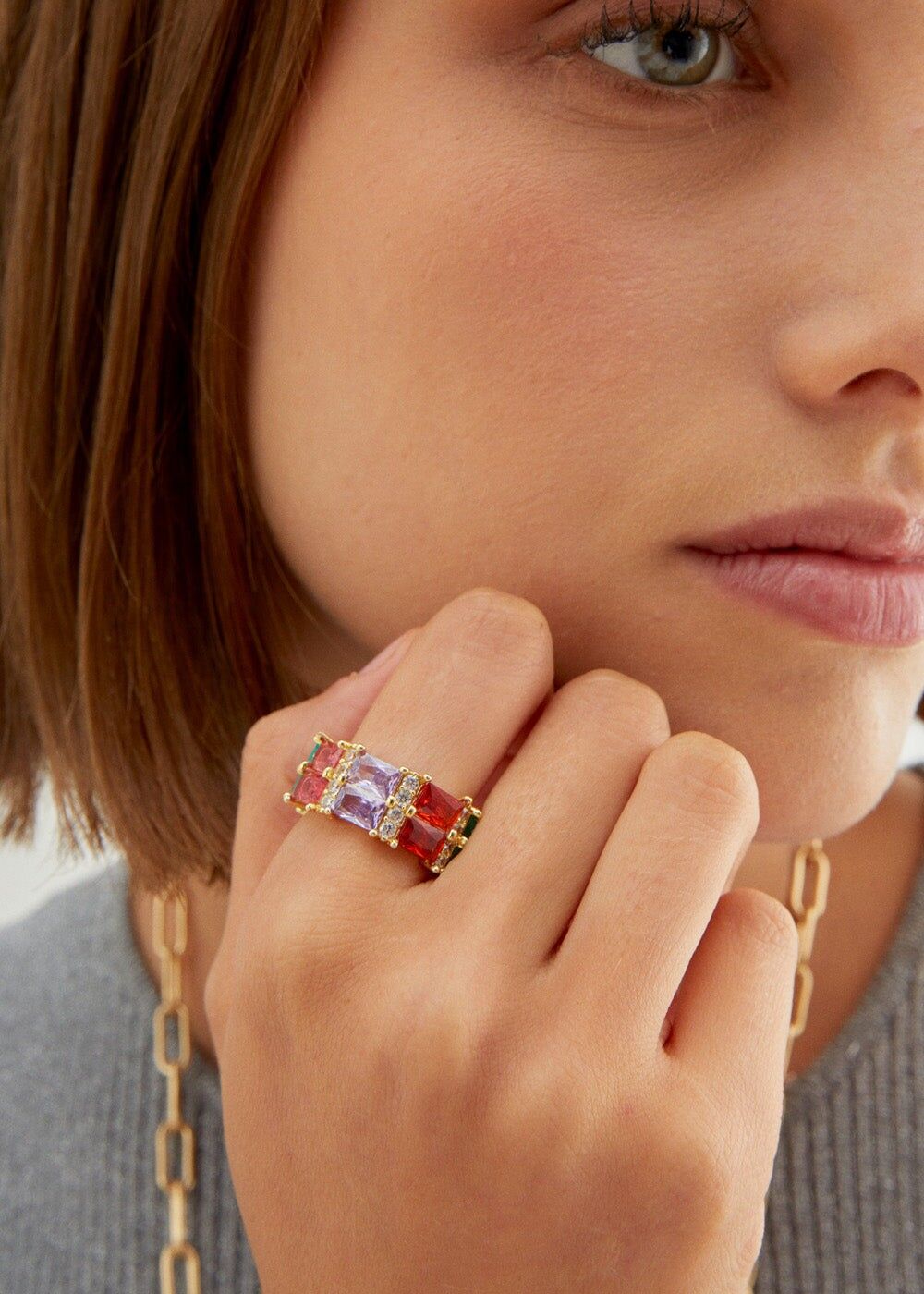 DICKER RING MIT BUNTEN STEINEN