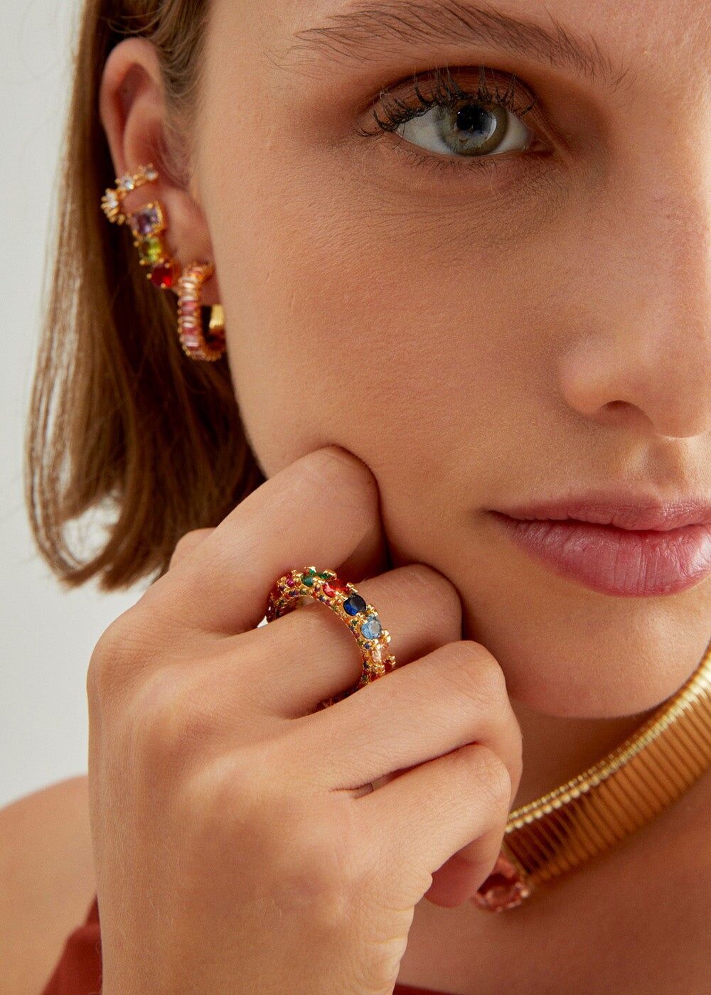 GOLDRING MIT BUNTEN STEINEN