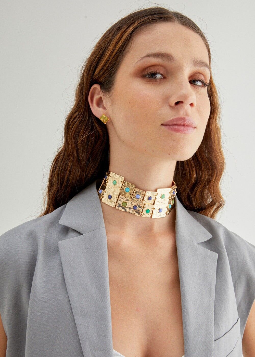 HALSKETTE MIT BLAUEN UND GRÜNEN STEINEN