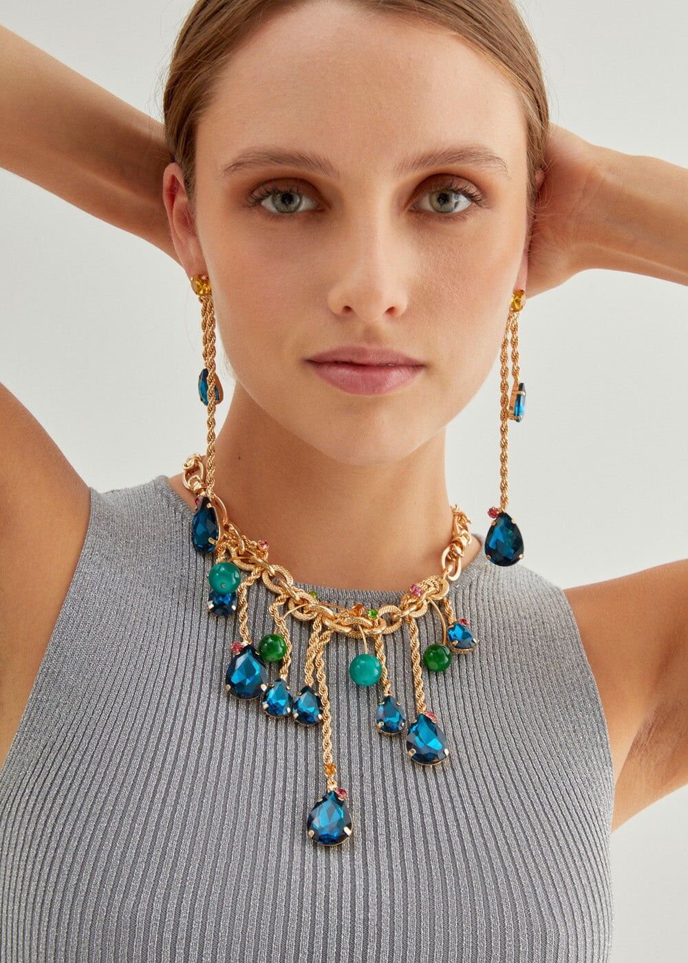 KETTENHALSKETTE MIT ANHÄNGER AUS BLAUEN STEINEN