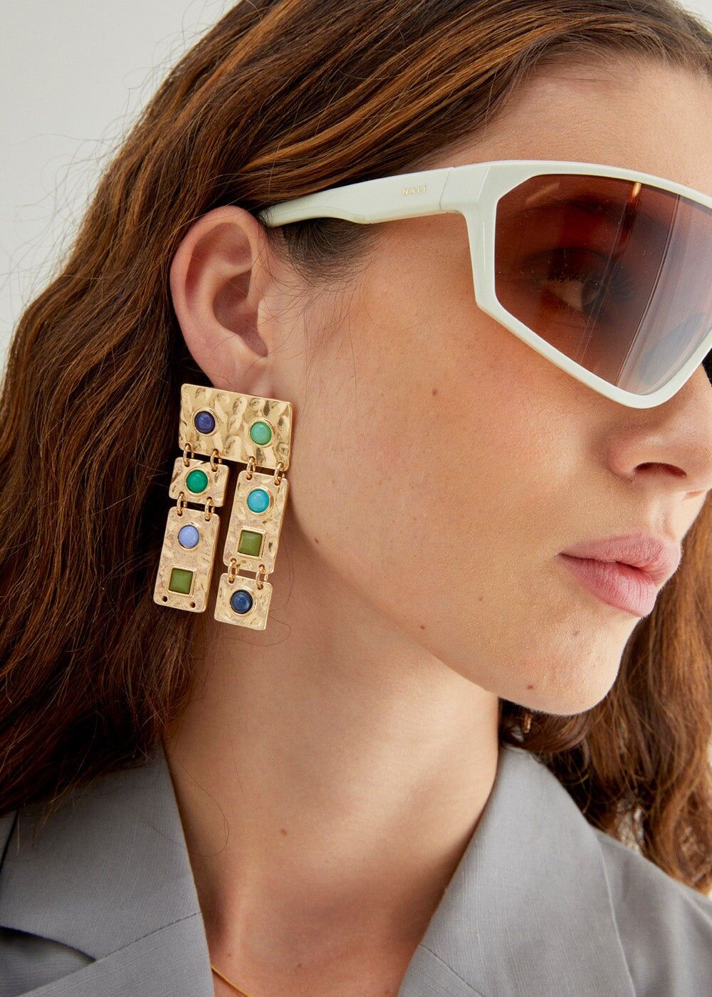 LANGE OHRRINGE MIT BLAU/GRÜNEN STEINEN