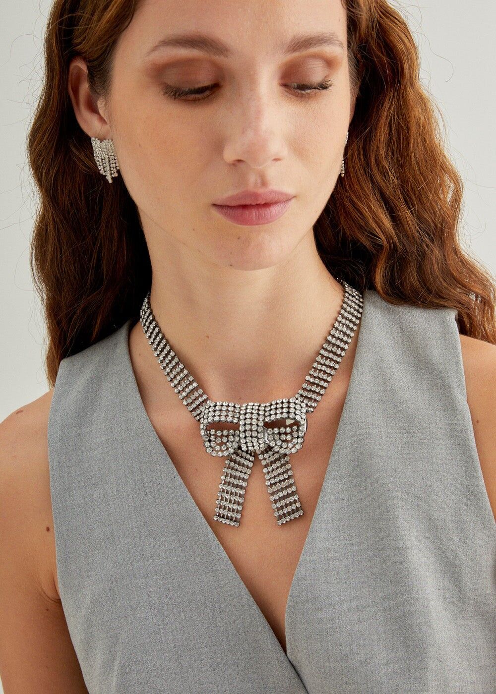 NECKLACE W/ BOW + STONES + COLORS