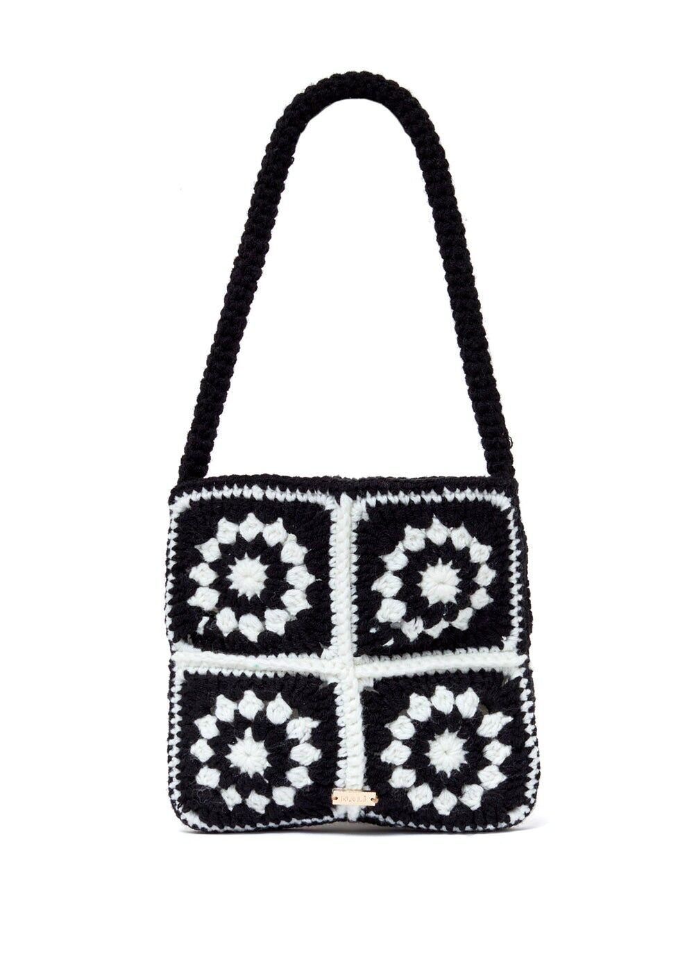 CROCHET SHOUDLER BAG IN BLACK AND WHITE