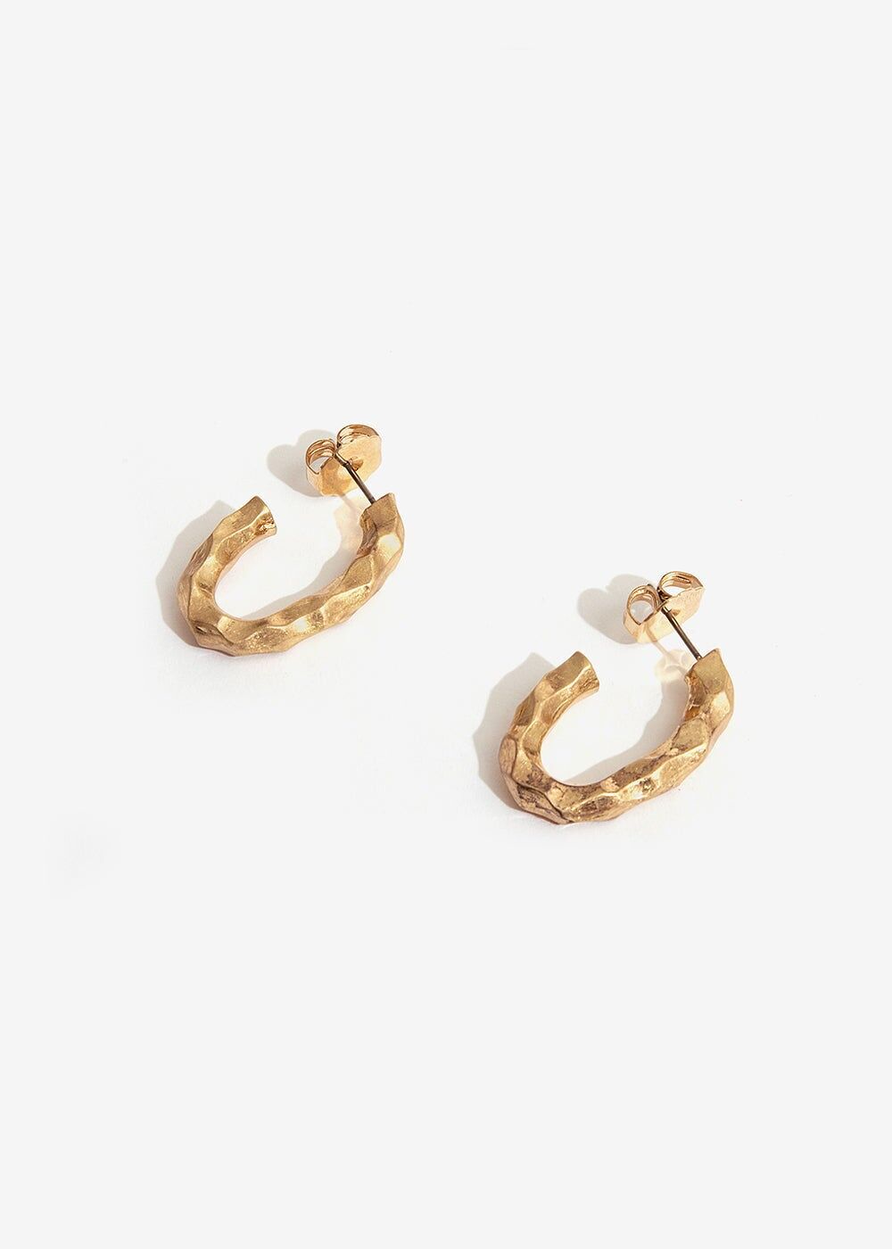SMALL GOLD HAMMERED OVAL EARRINGS