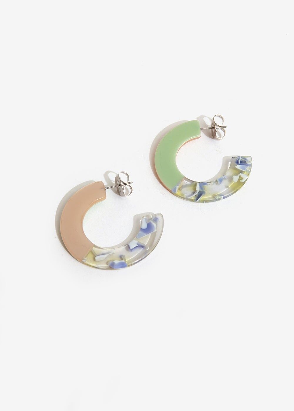 BOUCLES D'OREILLES CRÉOLES MOYENNES EN RÉSINE ROSE