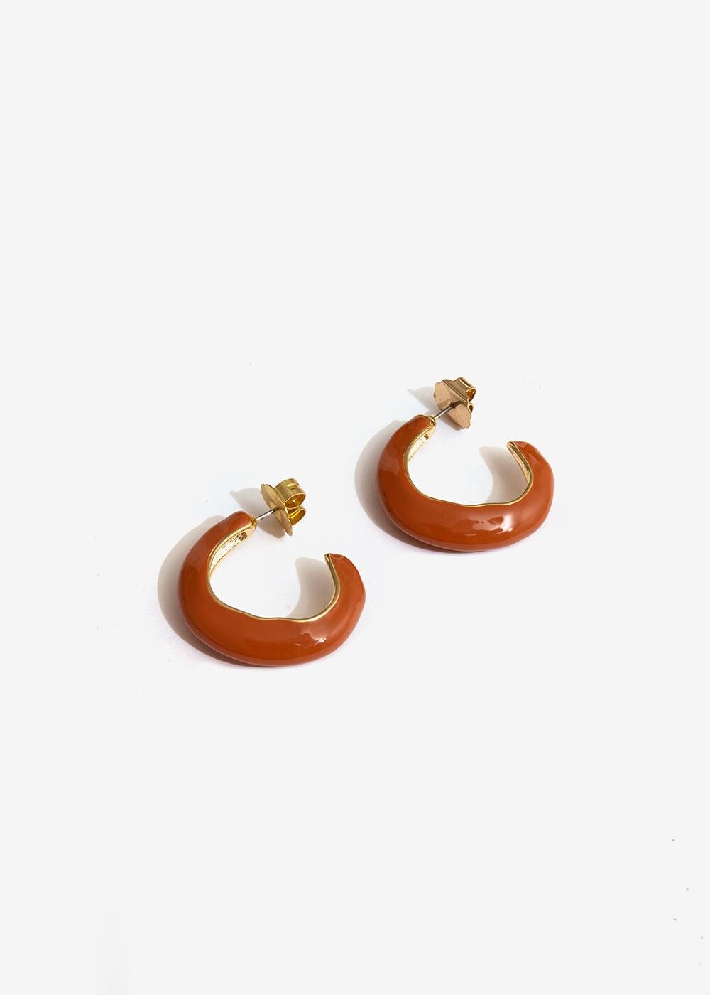 BOUCLES D'OREILLES CERCLE MOYEN EN OR ET ÉMAIL CARAMEL