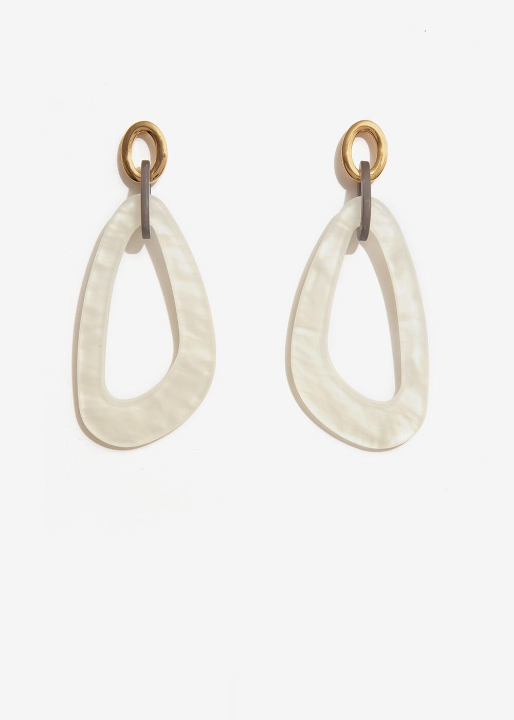 EARRINGS IN GRAY AND WHITE RESIN