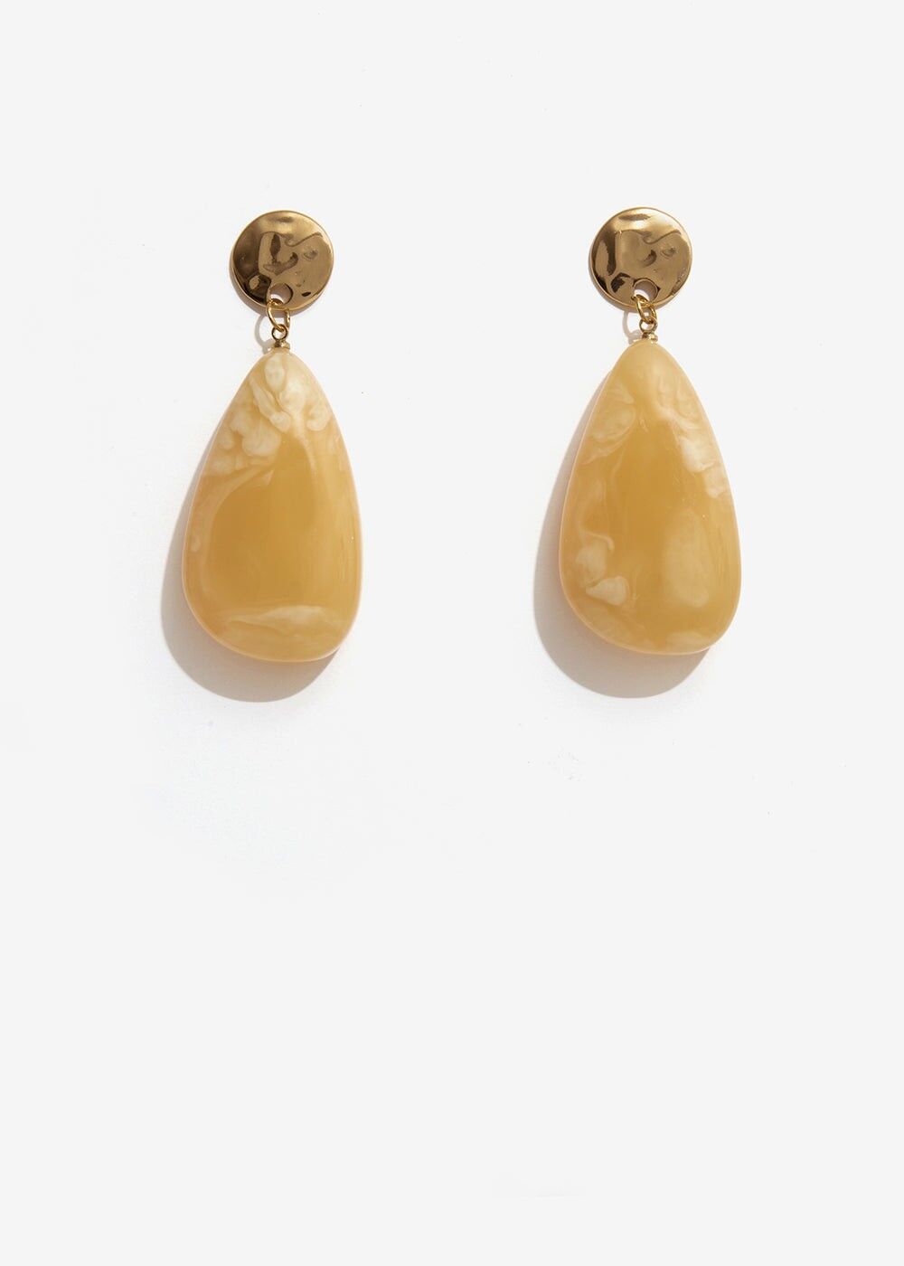 GOLD EARRINGS WITH BEIGE RESIN DROP PENDANT