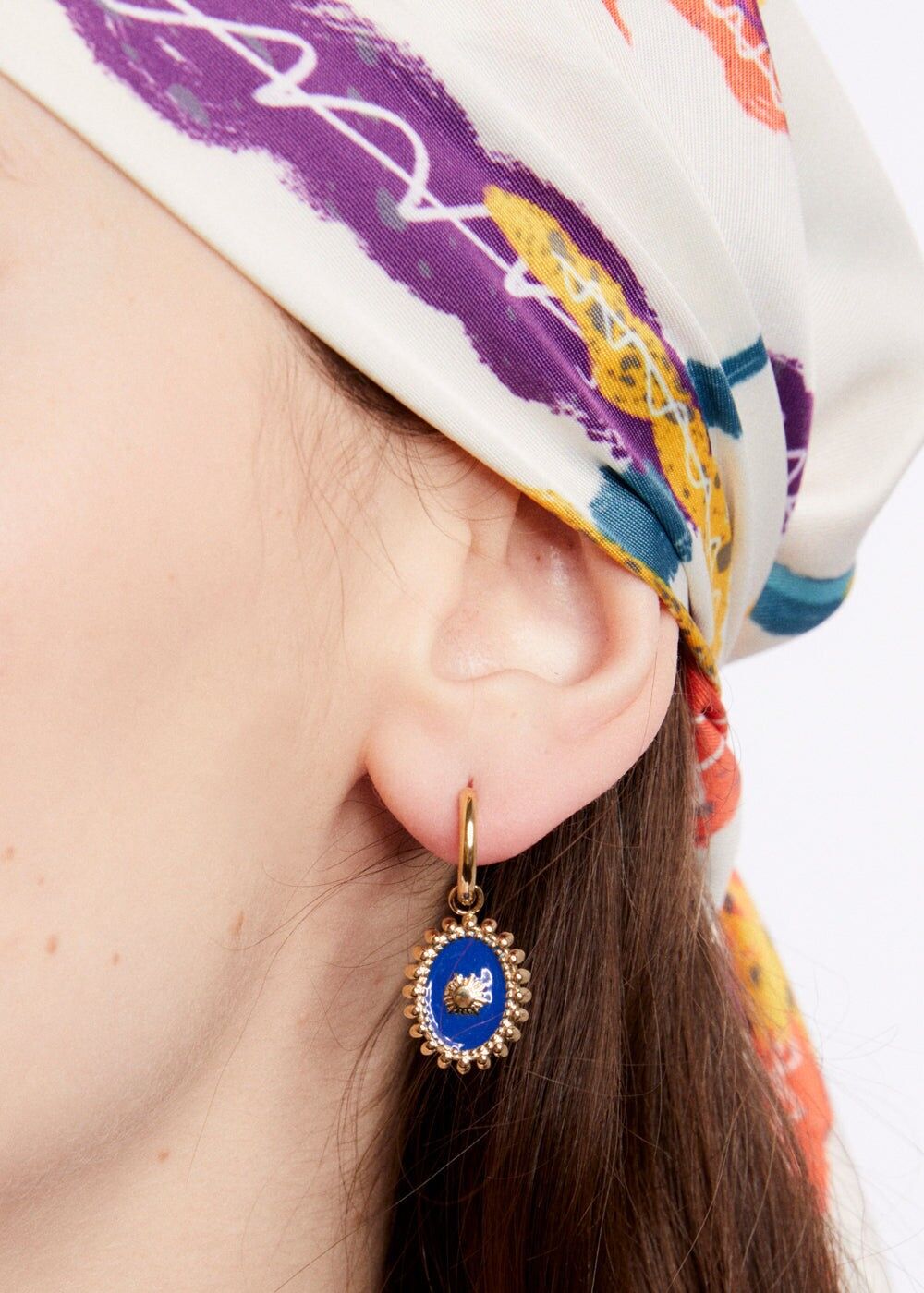 S.STEEL HOOP EARRINGS W/ BLUE OVAL