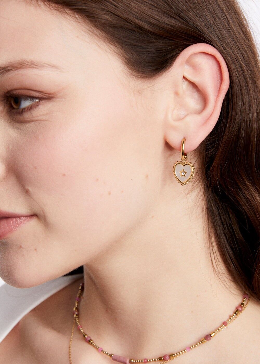 S.STEEL HOOP EARRINGS W/ WHITE HEART