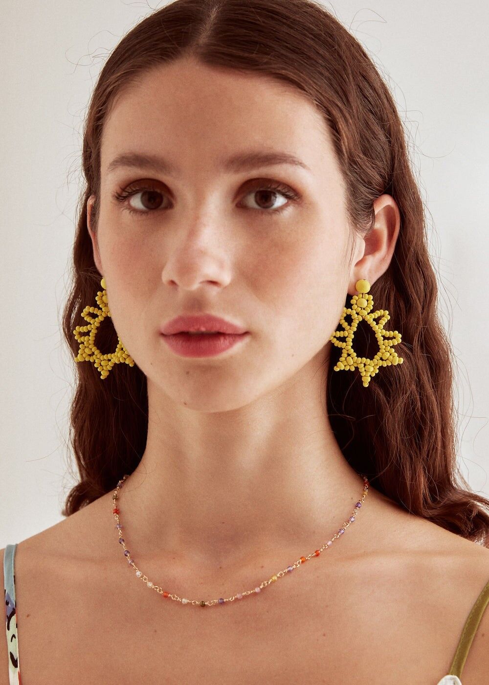 MARINA FLOWER EARRINGS WITH YELLOW WOOD BEADS