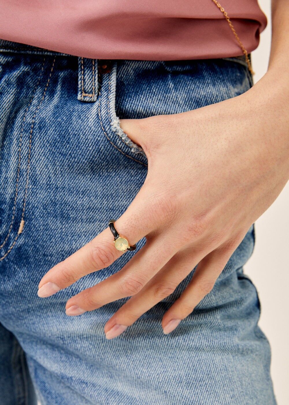 GLORIA ADJUSTABLE BLACK RING W/ STONE