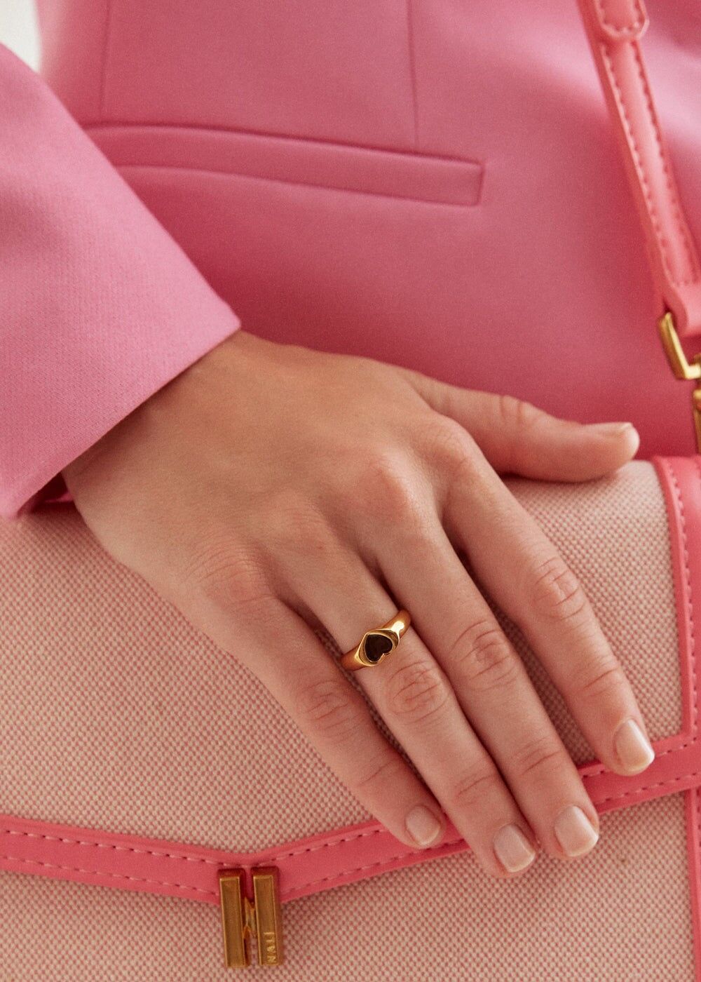 SOUTH HEART RING IN BLACK