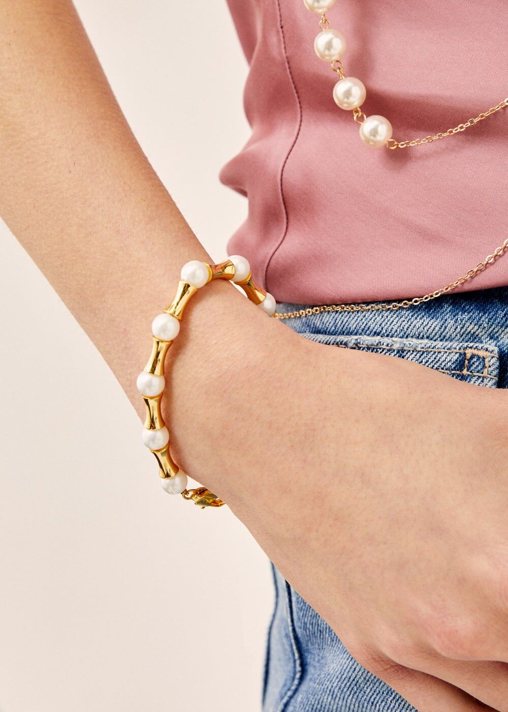 PULSERA DE ORO CON CUENTAS BLANCAS