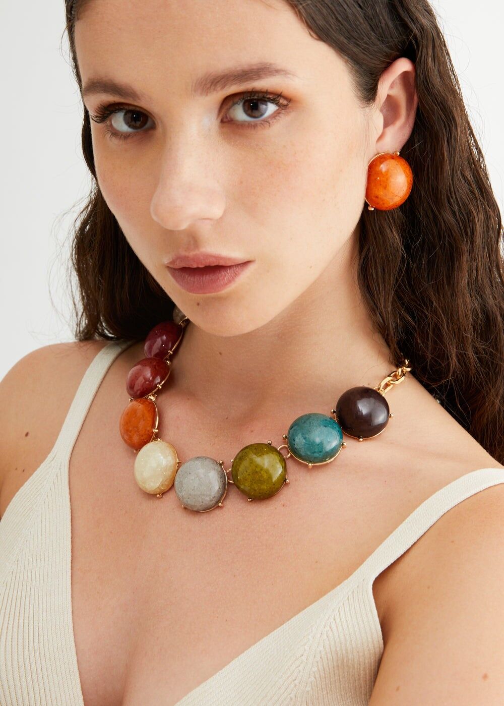 COLLAR BOLAS DE RESINA DE COLORES SOMBRADOS