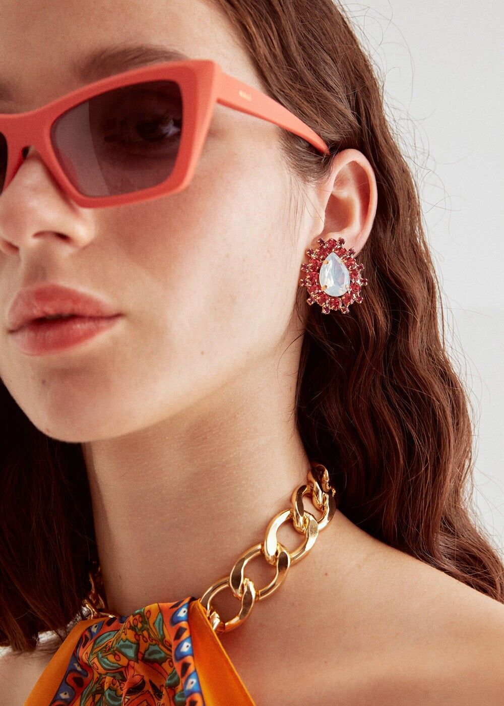 TEAR EARRINGS WITH WHITE AND FUSHIA STONES