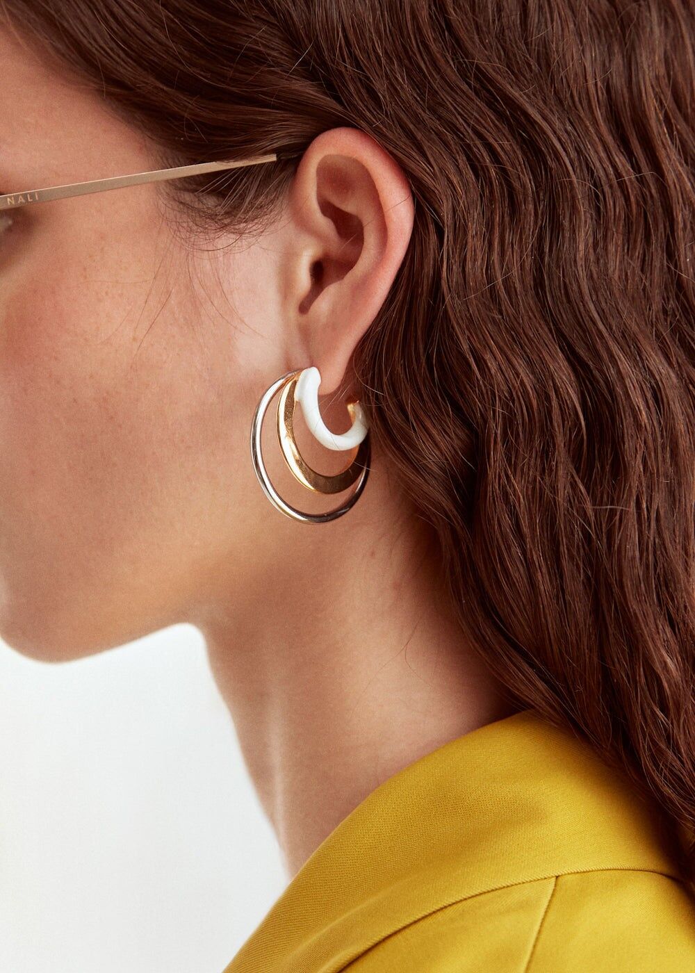 TRIPLE HOOP EARRINGS IN GOLD AND WHITE