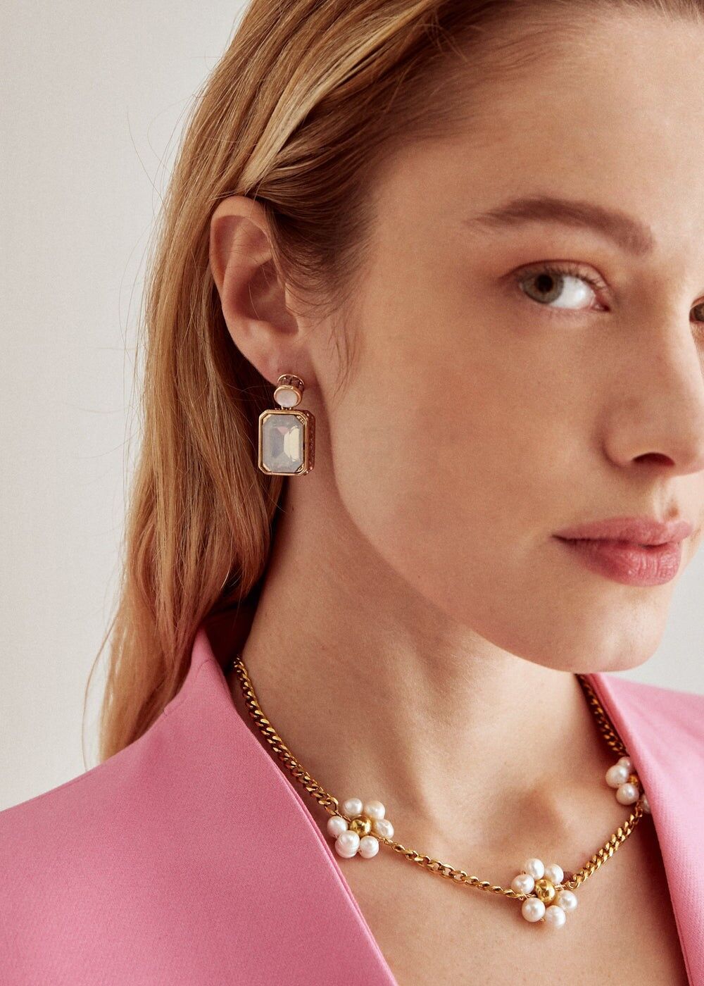 BOUCLES D'OREILLES PENDANTES AVRIL AVEC RÉSINE ROSE