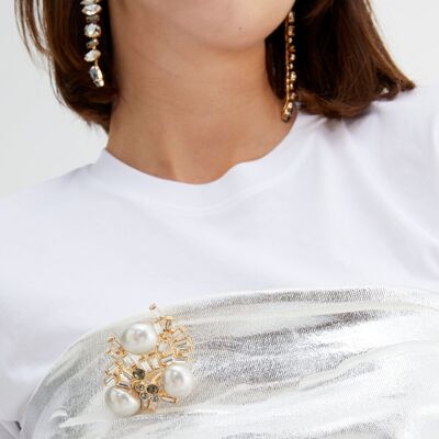BROCHE CON PERLAS Y CRISTALES IRIDISCENTES
